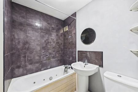 3 bedroom House in Hatfield Close, Maidenhead - Photo 5