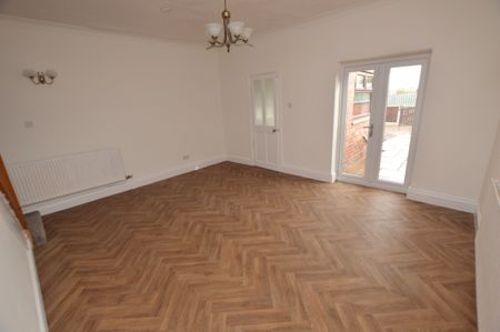 3 Bedroom Terraced House - Photo 4