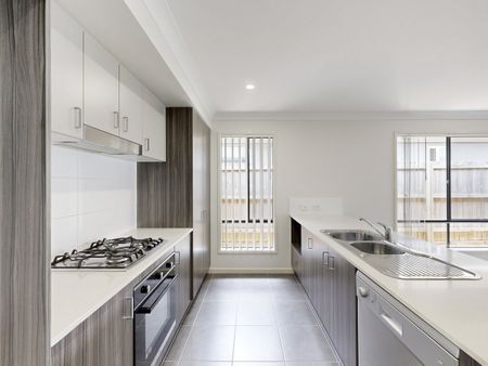 FANTASTIC FAMILY HOME WITH TWO LIVING AREAS - Photo 2