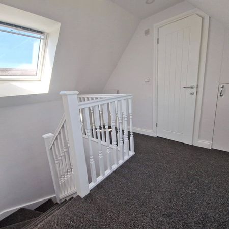 Willoughby Road, Slough, Berkshire, SL3 - Photo 4