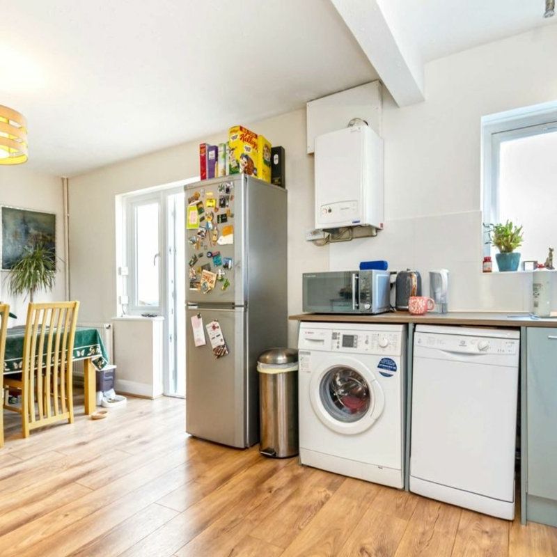 Whitton Waye, TW3, London - Photo 1