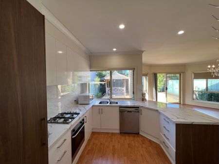 Spacious 3 Bedroom Family Home Available Now&excl; - Photo 3