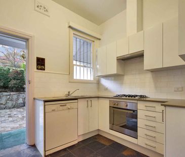CHARMING SEMI WITH HUGE OUTDOOR SPACE IN THE HEART OF BONDI JUNCTION - Photo 5
