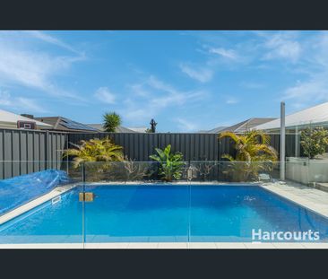 15 Azolla Street, Banksia Grove, WA 6031 - Photo 4