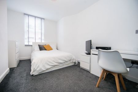 Winston Gardens, Headingley, Leeds - Photo 2