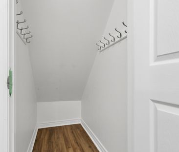 For Lease - 27 Watkins Glen Crescent, Aurora, Ontario - Photo 2