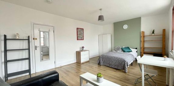 Large Room Available - N4 - Finsbury Park - Photo 2