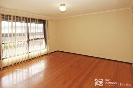 CENTRALLY LOCATED FAMILY HOME WITH BUNGALOW - Photo 3
