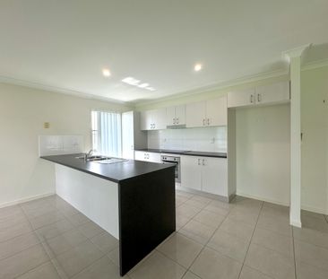 SPACIOUS 4 BEDROOM FAMILY HOME - Photo 6