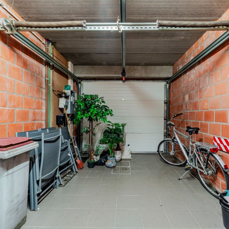 Ruime 3 slaapkamer woning met garage en tuin - Photo 1