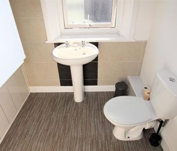 4 bedroom terraced house to rent - Photo 6