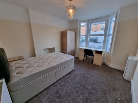 5 Bed Student Accommodation - Photo 5