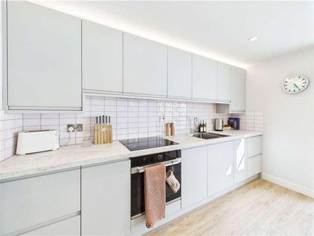 High Street, Crediton, Devon, EX17 - Photo 4