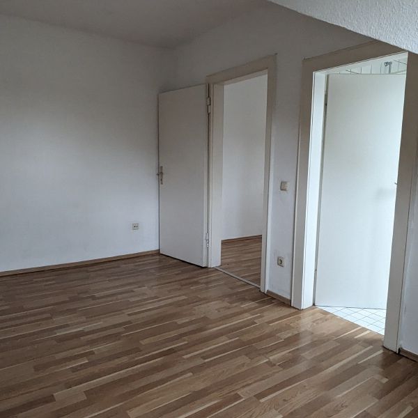 WILLKOMMEN! Top sanierte Singlewohnung! Garten! PKW-Stellplatz - Photo 1