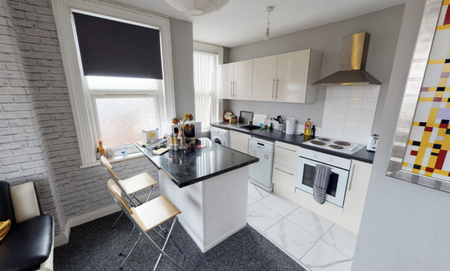 4 Flat 3 Headingley Avenue, Leeds, LS6 3EP - Photo 5
