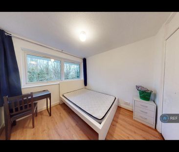 3 bedroom flat to rent - Photo 2