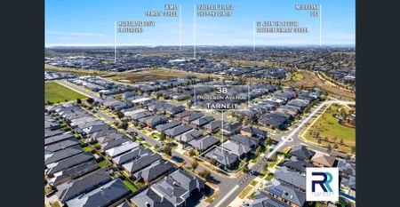 solar powered Stylish Family Living in Tarneit - Photo 4