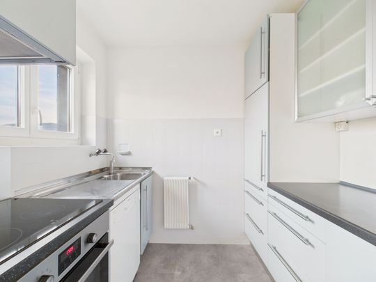 Appartement spacieux de 4.5 pièces dans un petit immeuble calme à Delémont - Foto 1
