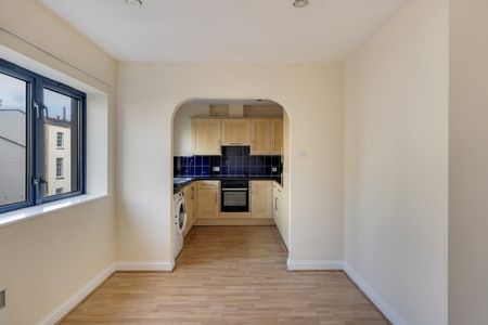 2 Bed Flat - Photo 5