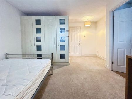 1 bedroom in a house share to rent - Photo 3