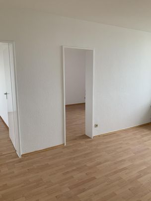3-Zimmer-Wohnung mit großem Balkon in Düsseldorf Garath wird aktuell saniert ! - Photo 1