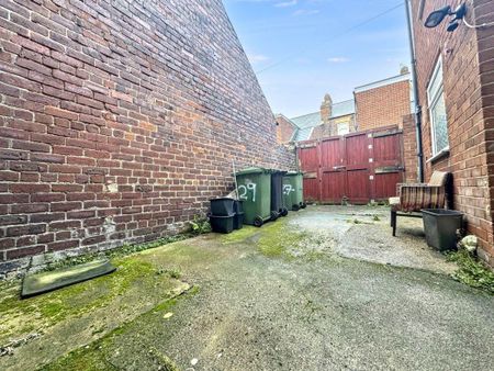 2 bed ground floor flat to rent in NE10 - Photo 5