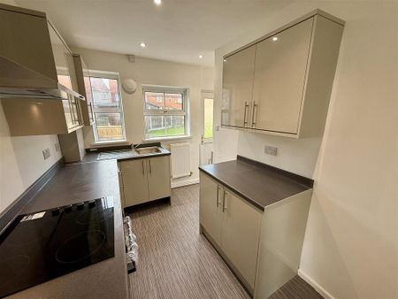 3 bedroom semi-detached house to rent - Photo 4