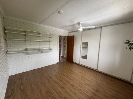 “Spacious Two-Bedroom Unit in Convenient Annerley Location” - Photo 3