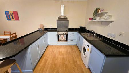 2 bedroom flat to rent - Photo 4