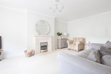 5 bedroom detached house to rent - Photo 3