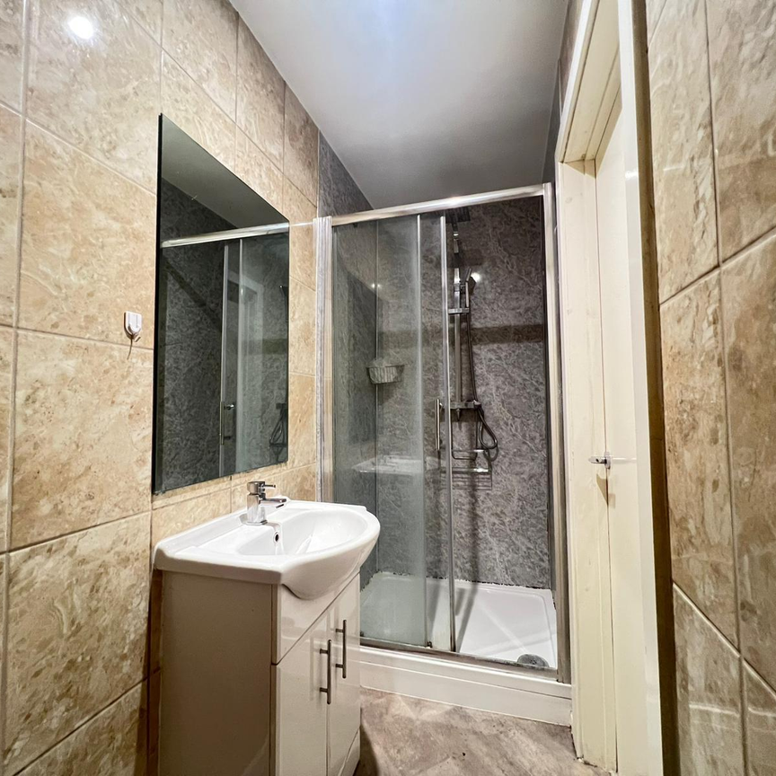 Earlham Road, Norwich - Photo 1