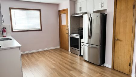 3 Bed Main Floor Suite For Rent In Delton! - Photo 4