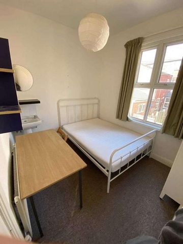 Furness Road, Fallowfield, M14 - Photo 3