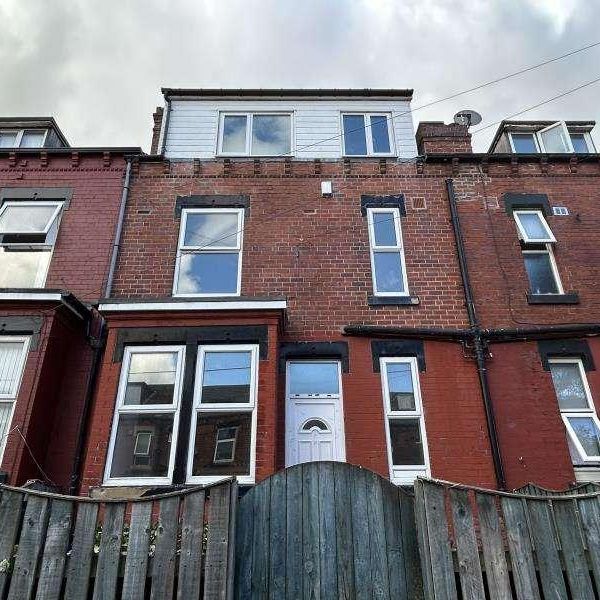 Compton Crescent, Harehills, LS9 - Photo 1