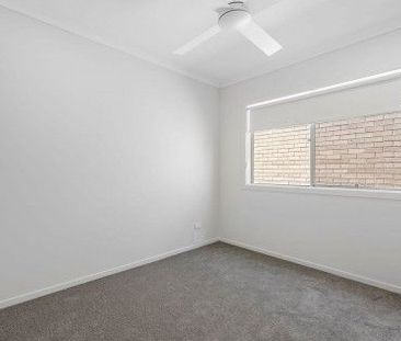 Brand new with low maintennace - Photo 5