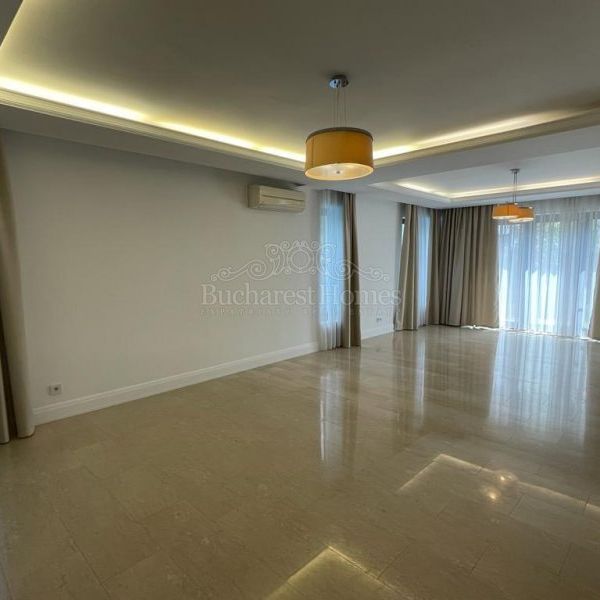 Family Home of 4 Bedrooms, Secured Expat Community - Fotografie 1