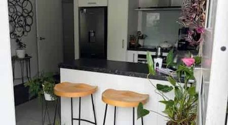 Lovely 3-Bedroom Brick & Tile Home - Photo 4