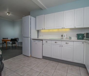 1 bedroom in a house share to rent - Photo 6