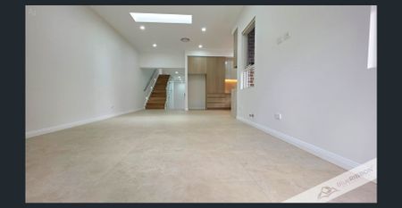 Brand new 5-bedroom house near Westmead health district and Parramatta CBD - Smart Design for Dual Living - Photo 4