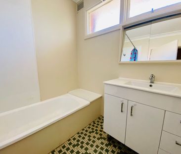 NEED A HUGE WORKSHOP? - Photo 6