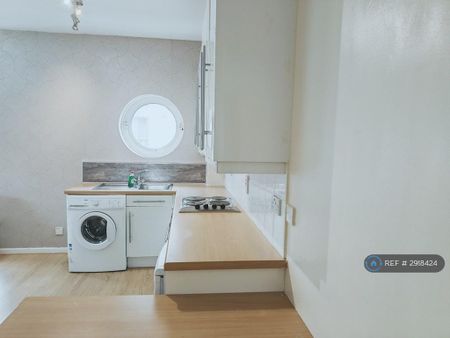 1 bedroom flat to rent - Photo 5