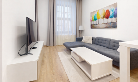 PRENÁJOM | Elegantný 2-izbový byt s vysokými stropmi na Hlavnej ulici – pokoj, súkromie a nadčasový komfort - Fotografia 2