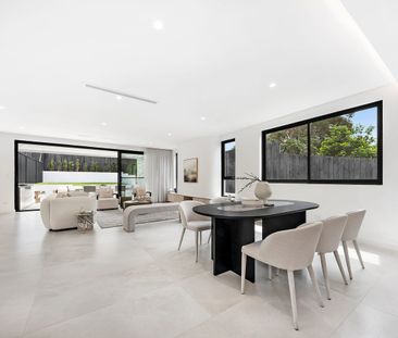 Brand New Luxury Five Bedroom Home in Ultra-Convenient Location - Photo 3