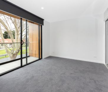 Near New Townhouse With Amazing Finishes! - Photo 1