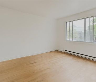 9332 12e Avenue - Photo 1