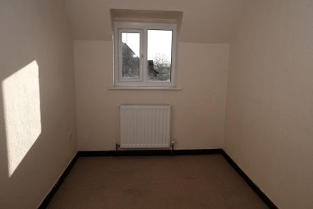 2 bedroom terraced house to rent - Photo 3