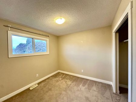 8504 152 A Avenue - Photo 5