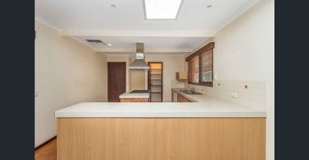 FAMILY HOME – 2 LIVING AREAS – 2 BATHROOMS – SHED/WORKSHOP – BIG BLOCK - Photo 5