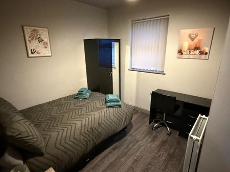 5 bedroom terraced house to rent - Photo 4