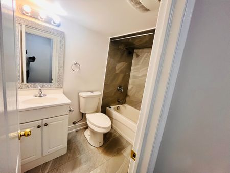For Lease - 5151 Nestling Grove, Mississauga, Ontario - Photo 5